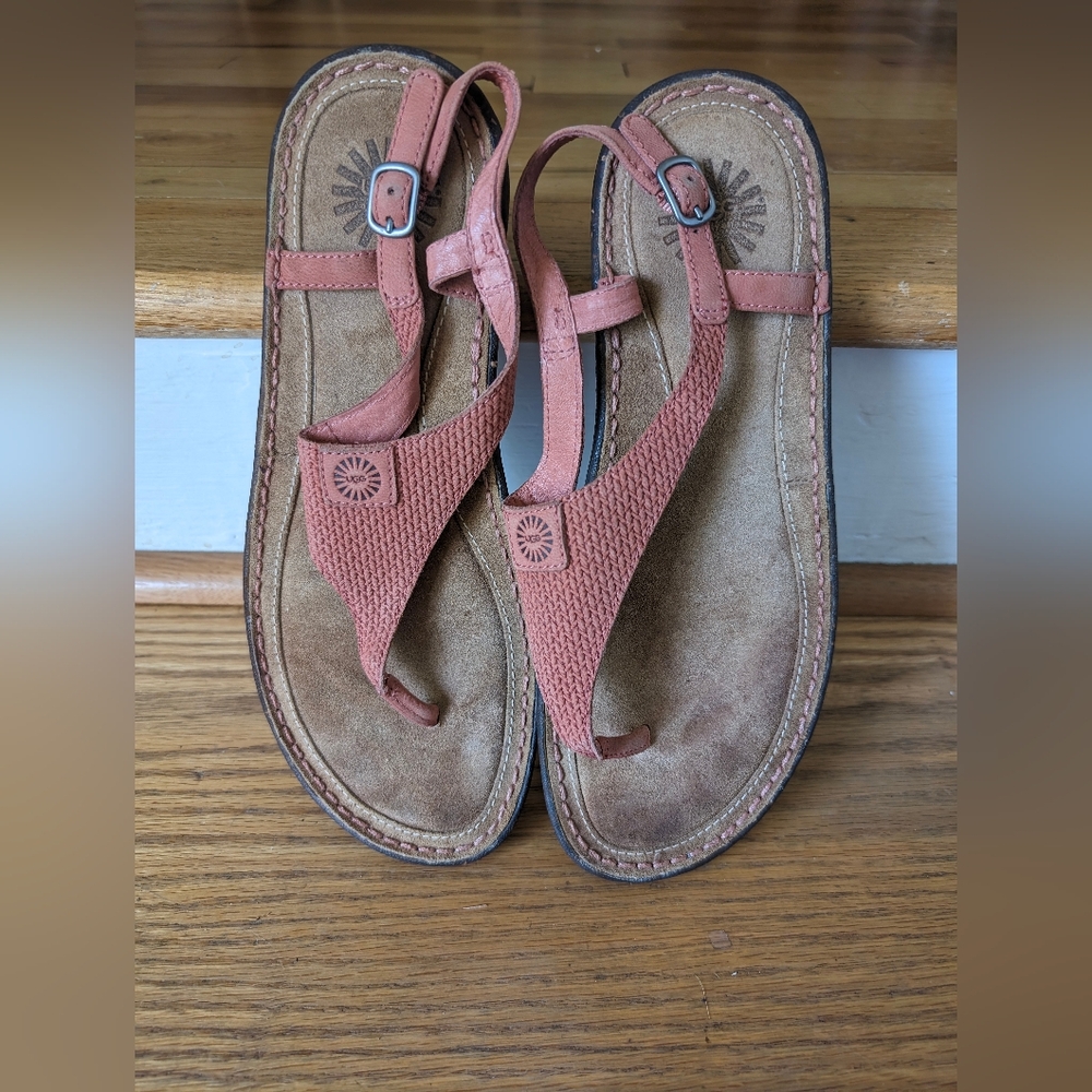 Ugg s/n 3132, size 9, rust